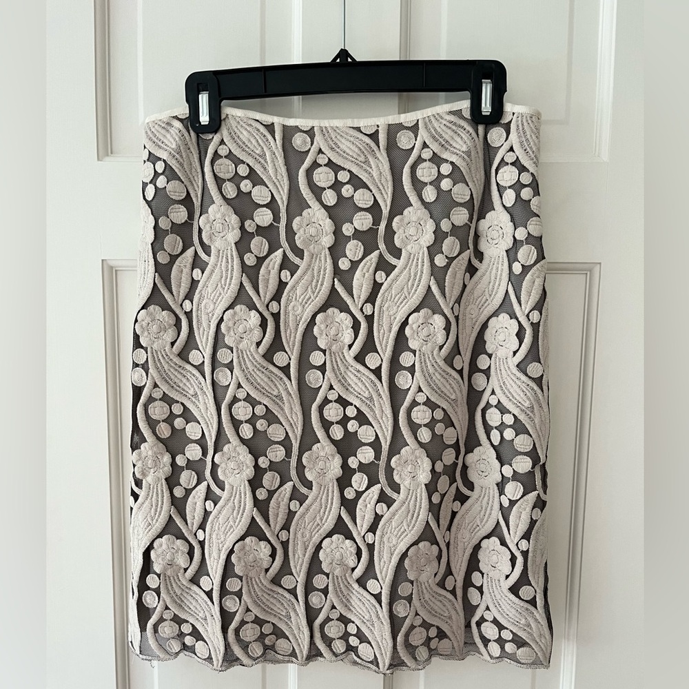 Per Se Floral Lace Skirt in Gray and Cream